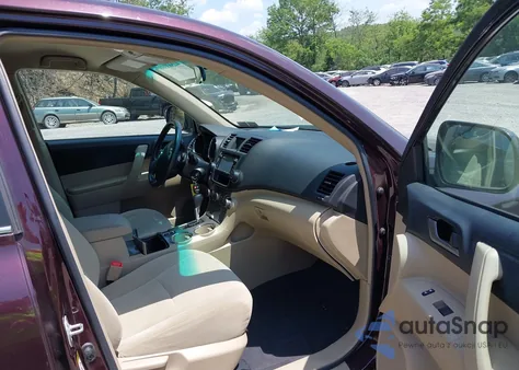 2013 Toyota Highlander Base Plus V6 z USA, uszkodzony, nr VIN 5TDBK3EH3DS187868